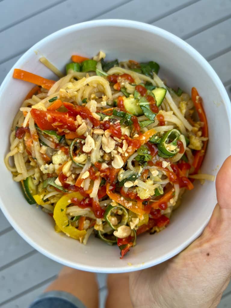 https://flavorfulife.com/wp-content/uploads/2022/07/Rainbow-Veggie-Pad-thai-768x1024.jpg